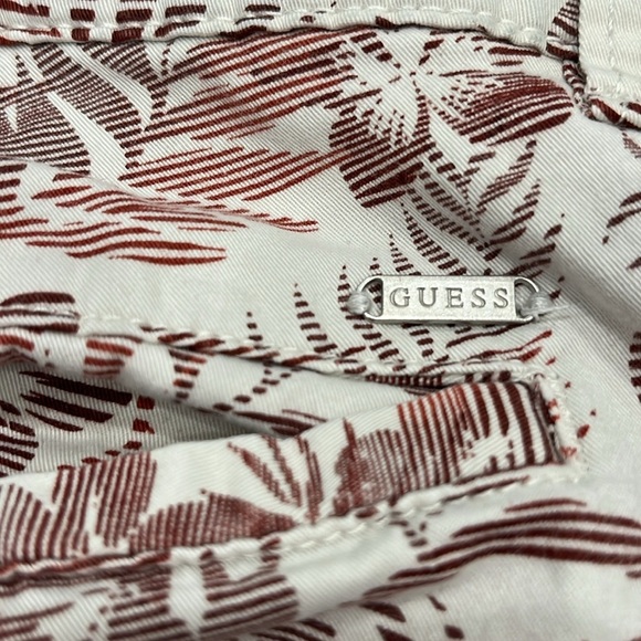 Guess | Tropical Shorts | White and Red Floral | Men’s 32 Waist - Picture 10 of 11